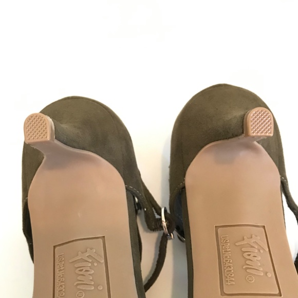 FIONI Clothing Green Kitten Heels with Crisscross Straps - Picture 12 of 16